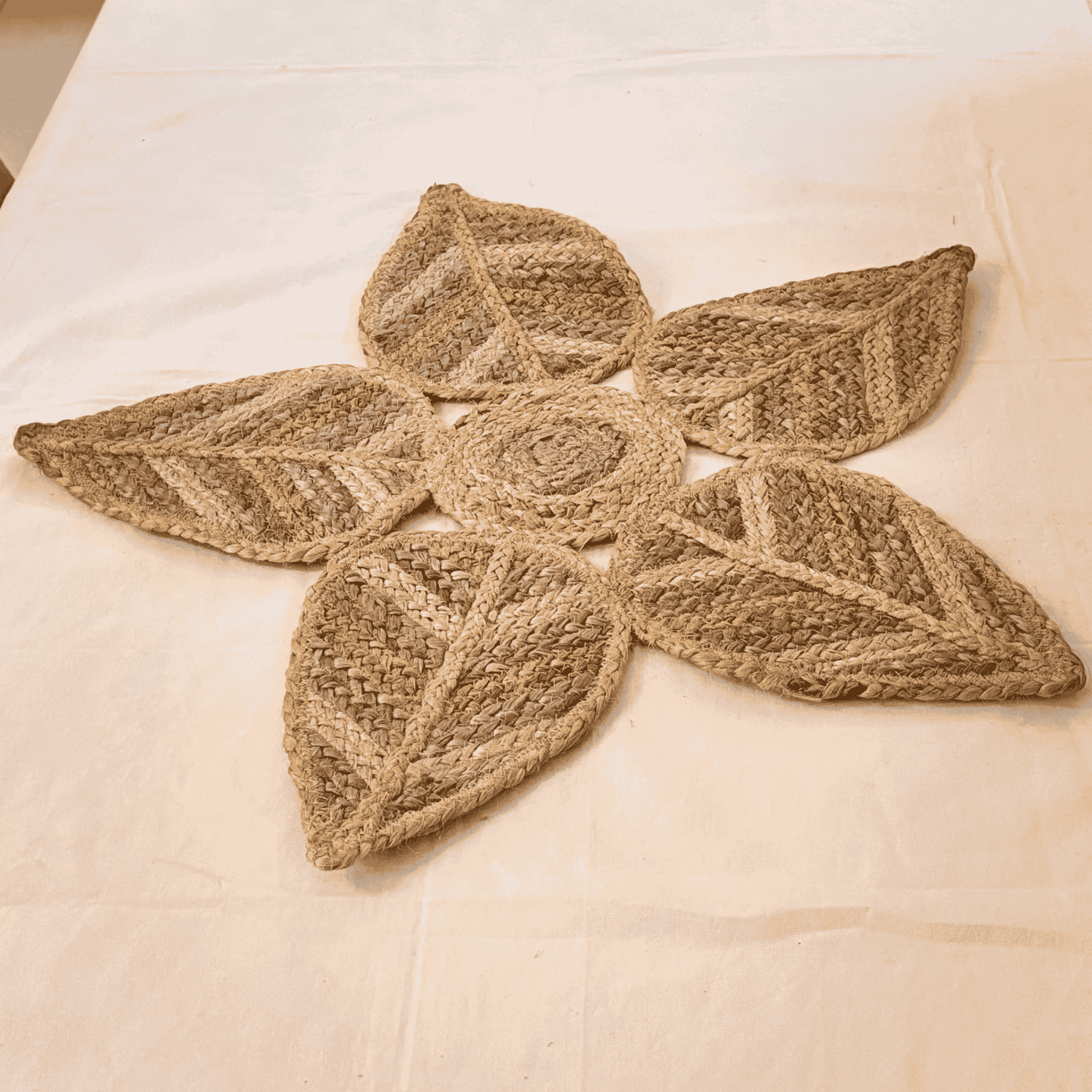 Jute 15" Star Placemat