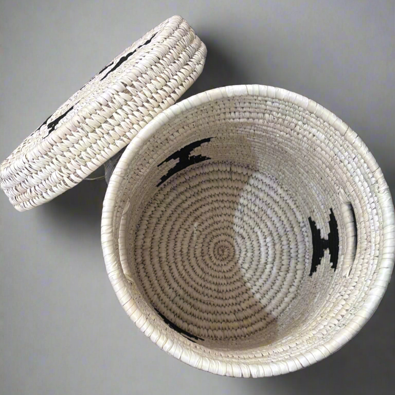 Natural Fiber Basket With Cover 10"
